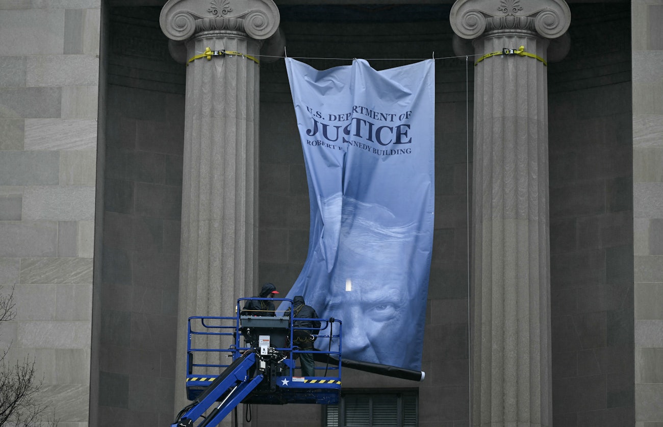 Featured Image used promote content for the user to open